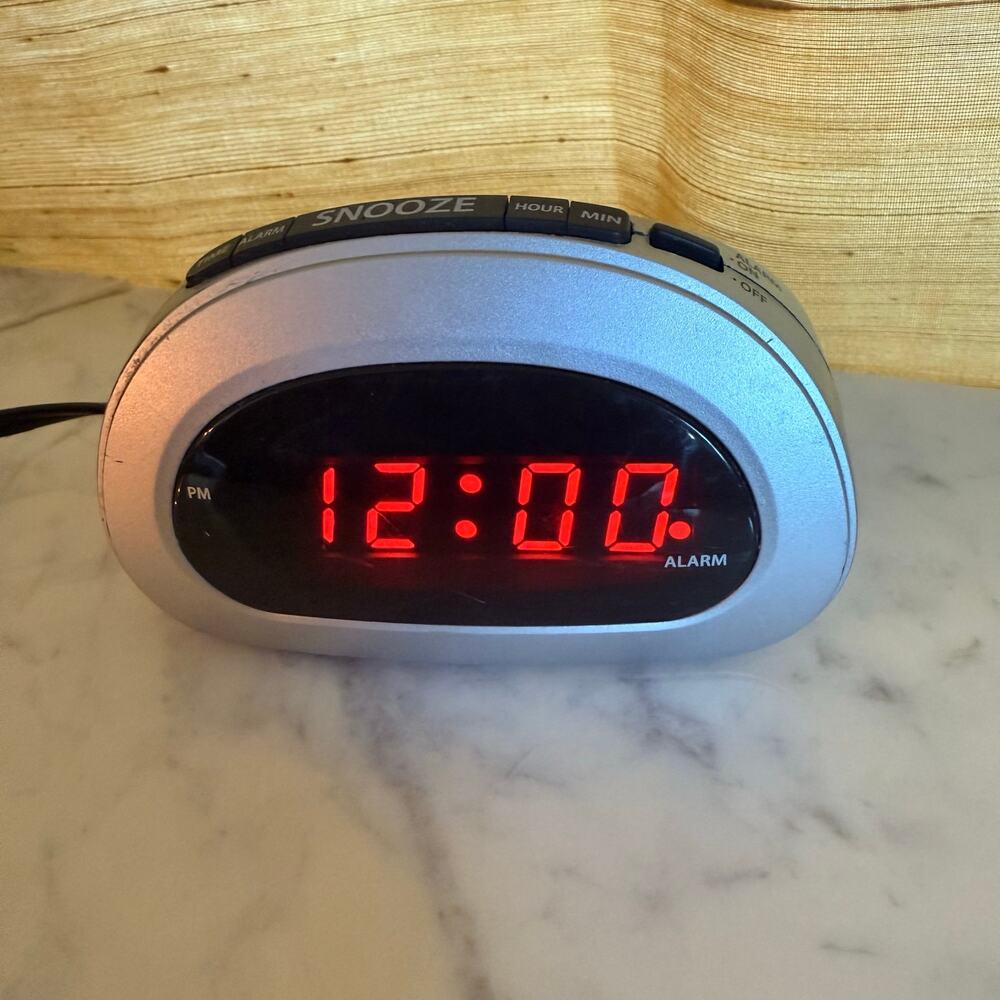 Sharp SPC089 Digital Alarm Clock with LED Display - Picture 2 of 6